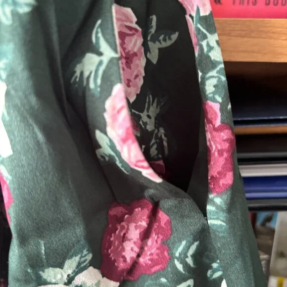 NWT Collectif Size UK 12/ US 8 Swing Skirt Green with Floral Pattern - Picture 4 of 10